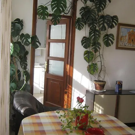 Apartamento And Artemida *