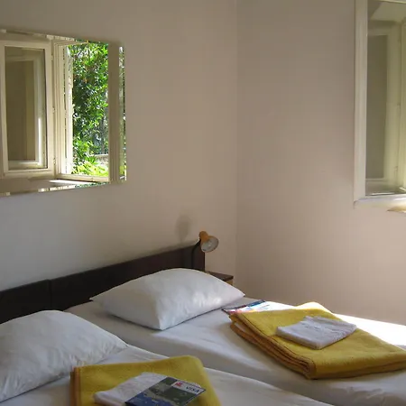 Apartamento And Artemida *