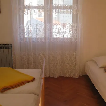 Apartament And Artemida *