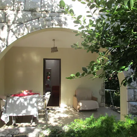 And Artemida Daire