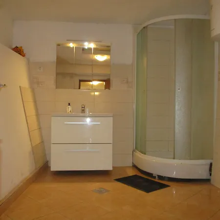 And Artemida Appartement