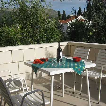 And Artemida Appartement