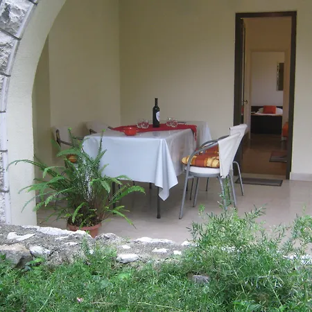 And Artemida Appartement