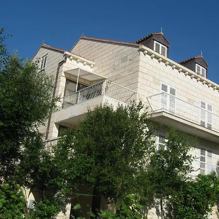 And Artemida Appartement *