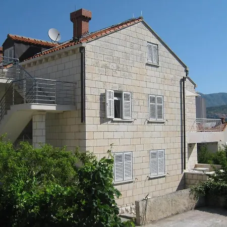 And Artemida Appartement