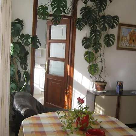 Apartment And Artemida *