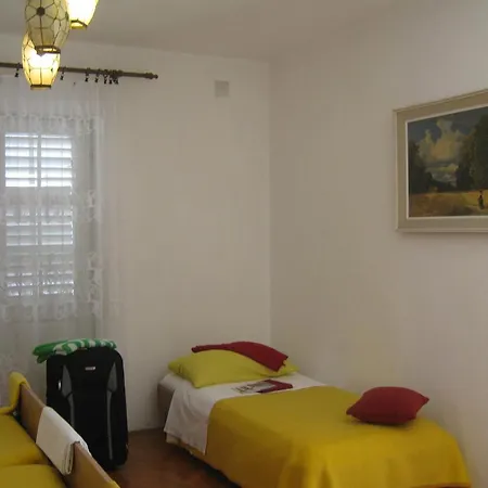 Apartment And Artemida *