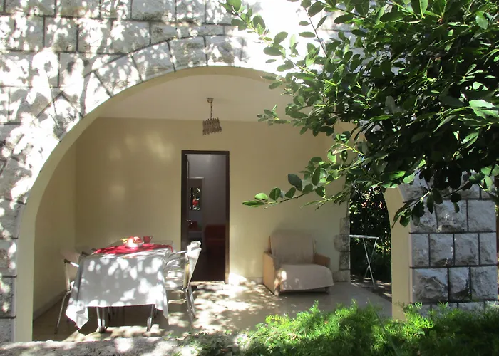 And Artemida Apartman