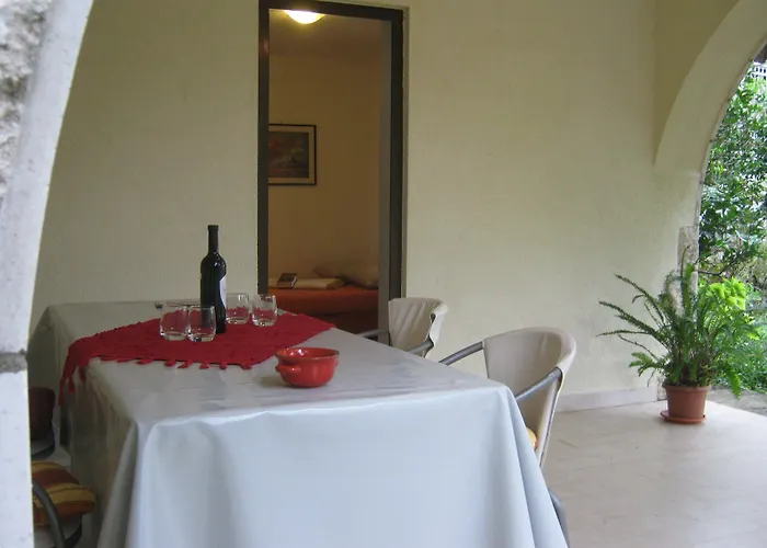 And Artemida Apartman