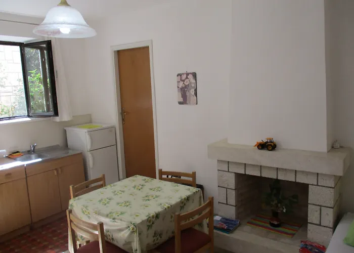 And Artemida Apartman *