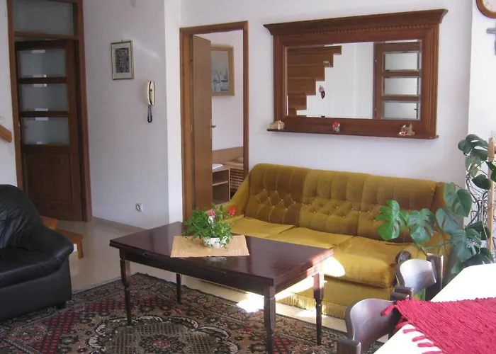 And Artemida Apartman *