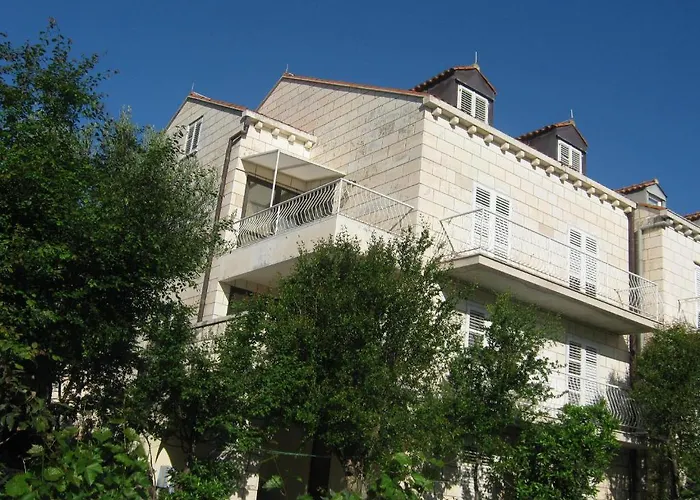 And Artemida Apartman *