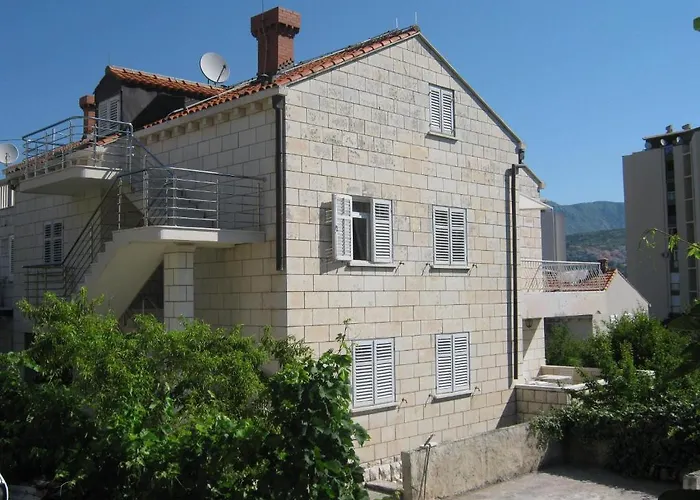 And Artemida Apartman