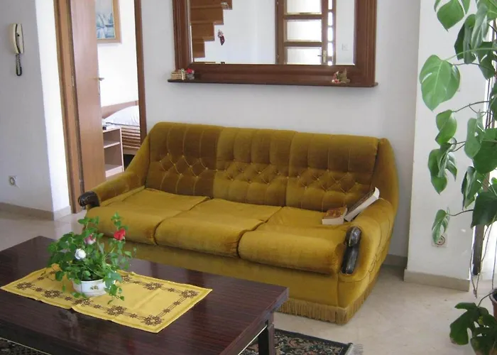 And Artemida Apartman *