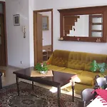 And Artemida شقة *