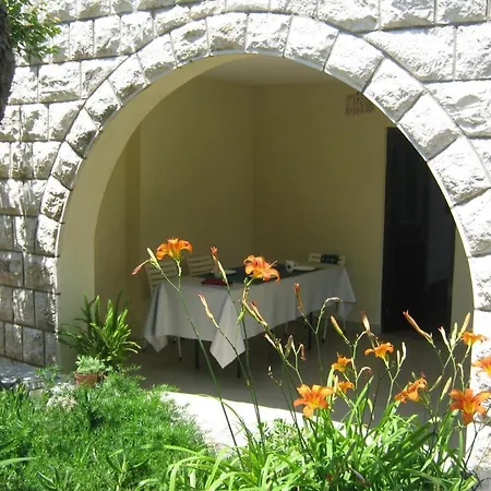 Lejlighed And Artemida *